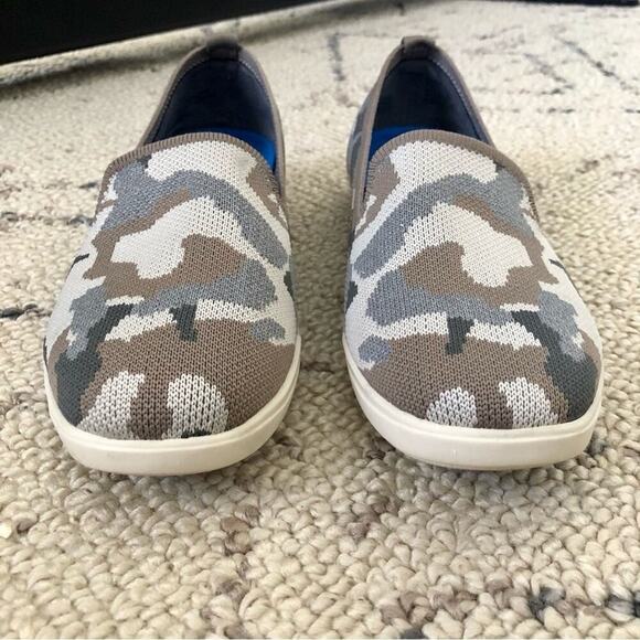 Me Too Recycled Upper Slip-Ons Eden Camo Print Size 6 Wide - Picture 3 of 7